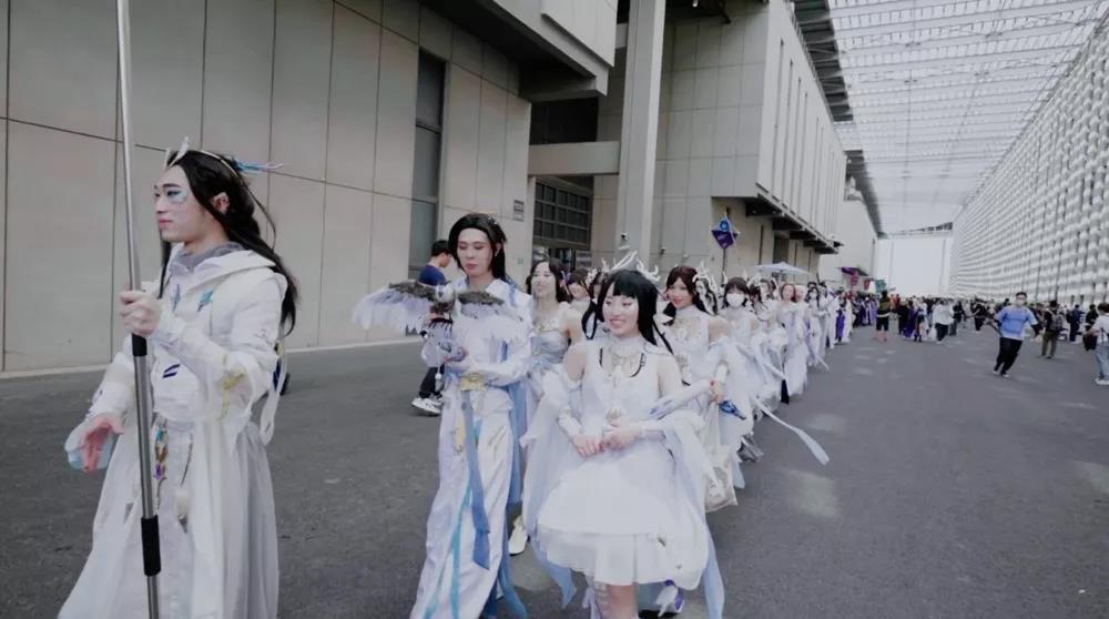 带着500万预约杀回市场，郭炜炜居然让一款12年前的端游又火了起来！