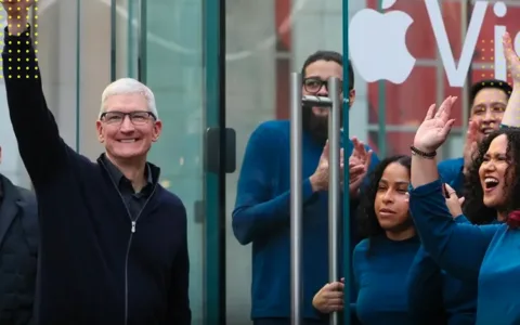 Meta暴涨1970亿，全球疯抢Vision Pro，微软谷歌拼AI杀红眼：硅谷又疯狂了