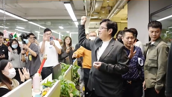 卷上天的“直播营销”赛道，竟被一款上线1000天的传奇游戏突围了？