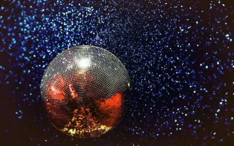 迪斯科装饰TikTok走红， “镜面砖”在亚马逊卖到脱销！