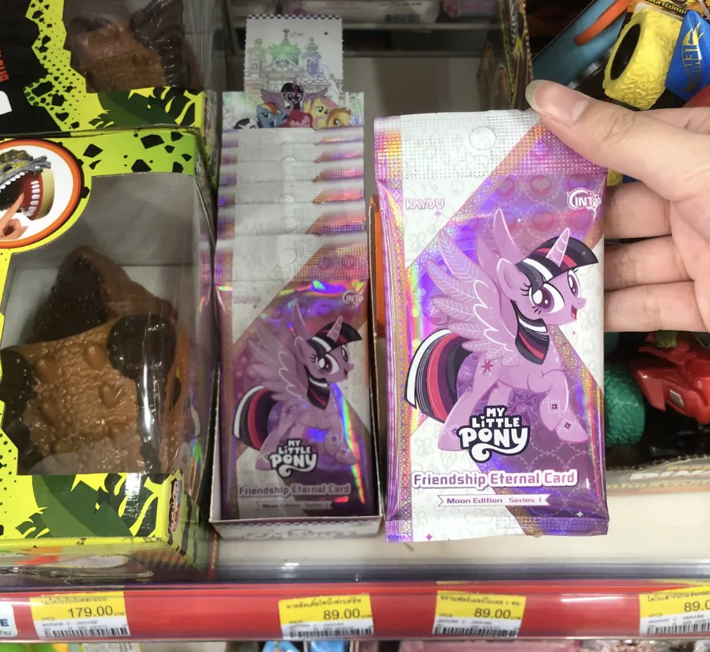 卡游出海，“卡”在没有自己的Labubu